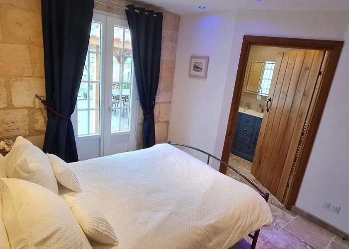 Dom Peyreton Prestige Set In A Charming Wine * Villegouge