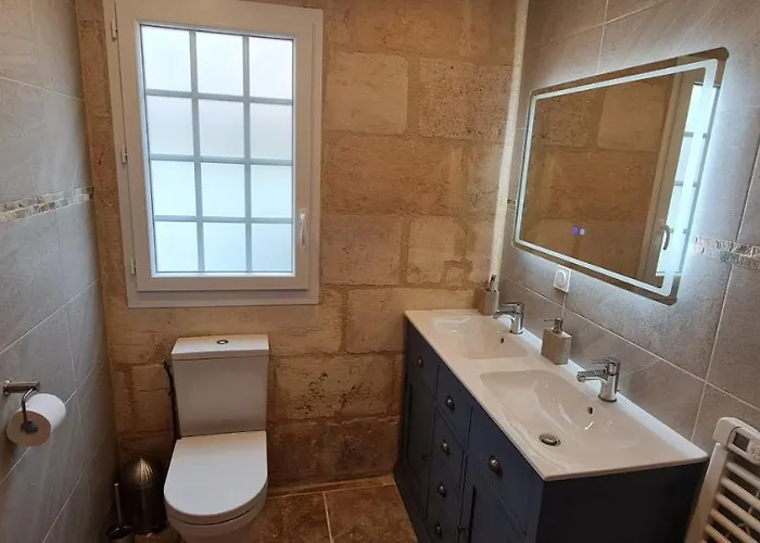 Dom Peyreton Prestige Set In A Charming Wine Villegouge