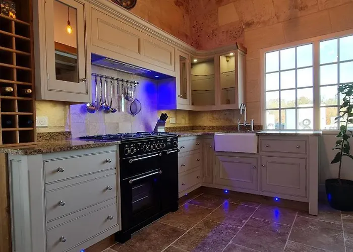 Dom Peyreton Prestige Set In A Charming Wine Villegouge