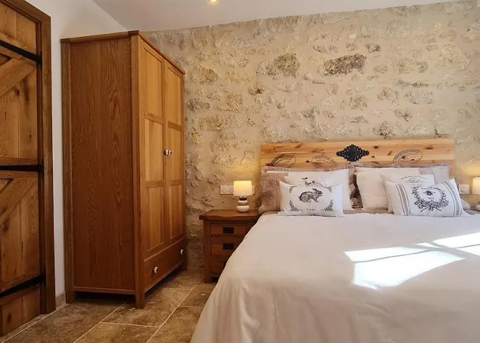 Feriehus Dom Peyreton Prestige Set In A Charming Wine Villegouge