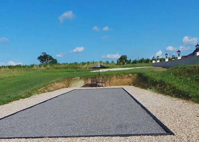 Dom Peyreton Prestige Set In A Charming Wine Feriehus Villegouge